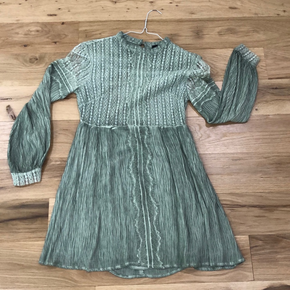 Green lace long sleeve dress